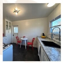 201 E Morrison Ave, Unit Casita in Santa Maria, CA - Foto de edificio - Building Photo