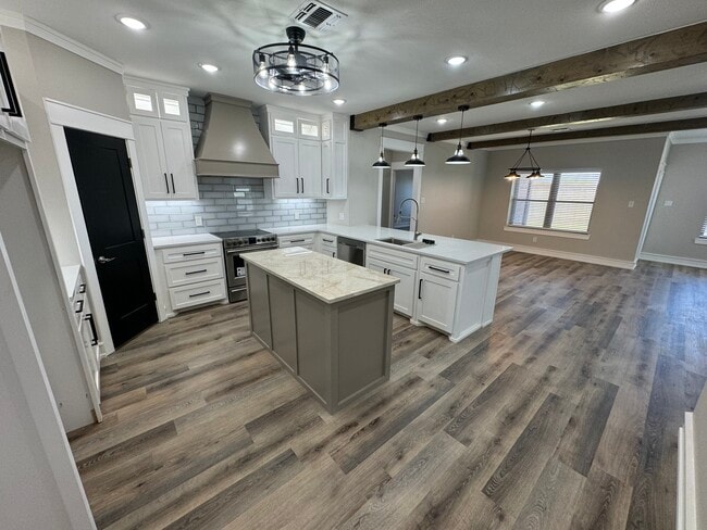 904 N Fulton Ave in Lubbock, TX - Foto de edificio - Building Photo