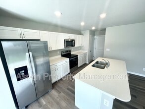 577 N Kimberlite St in Tiffin, IA - Building Photo - Building Photo