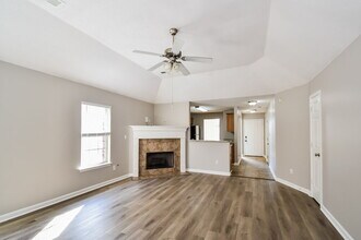 7862 Fallstone Rd in Memphis, TN - Building Photo - Building Photo