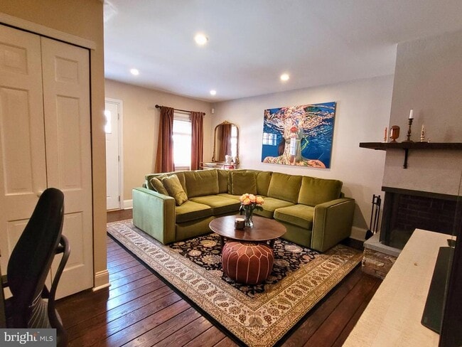 property at 1106 Lombard St