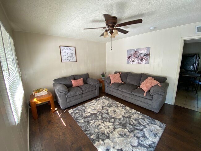 1050 W Allen Ave