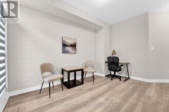 10-110 Birmingham Dr in Cambridge, ON - Building Photo - Building Photo