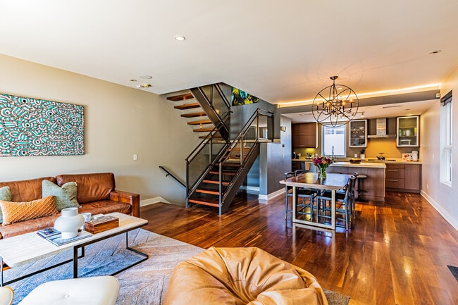 property at 408 W Juniper St