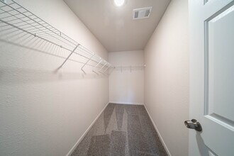 Riverwood Luxury Apartments in Flint, MI - Building Photo - Building Photo