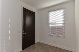 125 Mistletoe in Irvine, CA - Building Photo - Building Photo