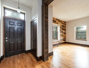 1801 10th Ave S, Unit 1801 10th Ave. in Minneapolis, MN - Foto de edificio - Building Photo