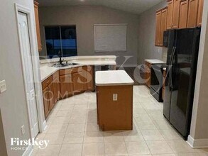 1024 Napolean Way in Wesley Chapel, FL - Foto de edificio - Building Photo