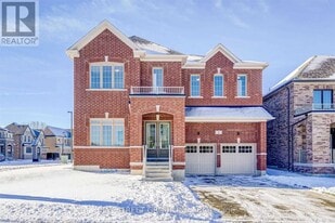 2 Valleo St in Georgina, ON - Building Photo