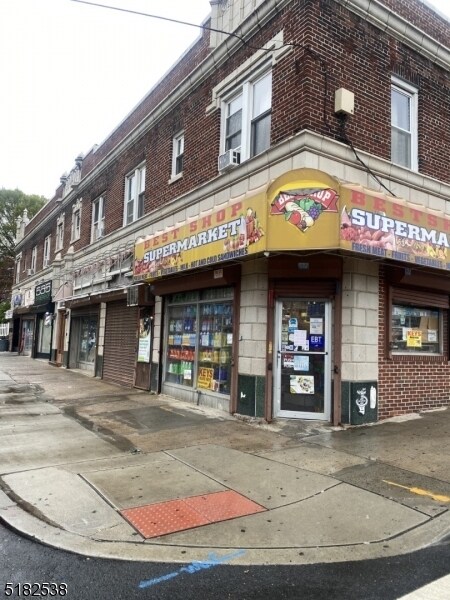 555 Westminster Ave in Elizabeth, NJ - Foto de edificio