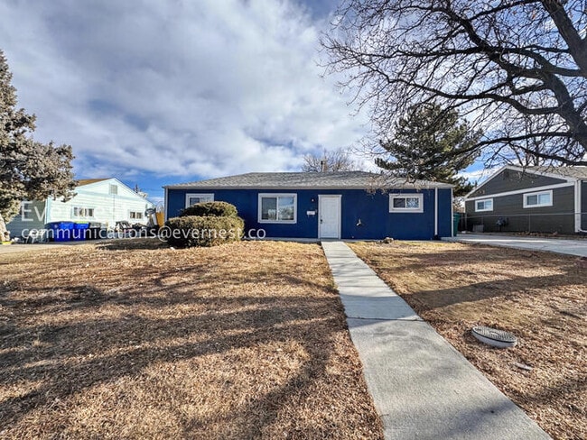 property at 706 Uvalda St