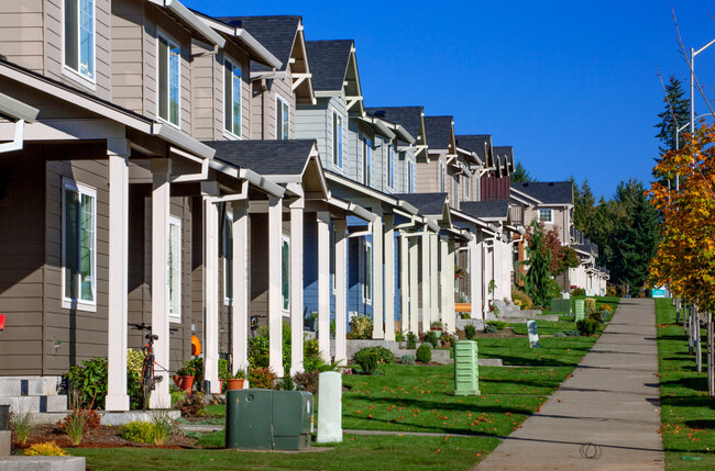 The Landing Apartments and Townhomes in Oregon City, OR - Building Photo - Building Photo