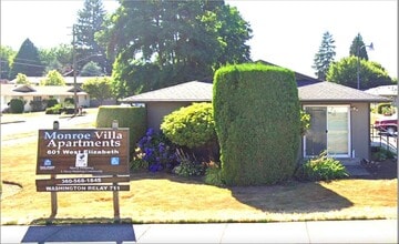 601 W Elizabeth St in Monroe, WA - Building Photo - Building Photo