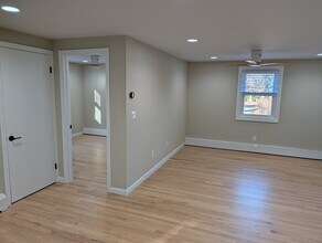 63 Buttles Rd, Unit Buttles Rd In-law in Granby, CT - Foto de edificio - Building Photo