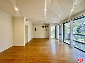 324 N Palm Dr in Beverly Hills, CA - Foto de edificio - Building Photo