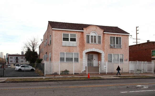 225 W Adams Blvd in Los Angeles, CA - Building Photo - Building Photo