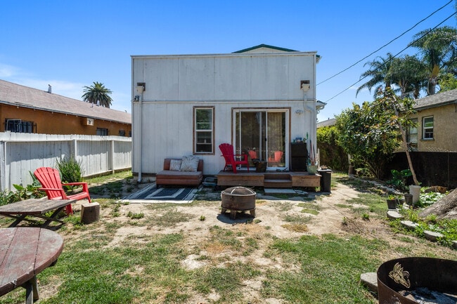 1851 Magnolia Ave in Long Beach, CA - Building Photo - Building Photo