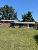 1582 Main St in Munfordville, KY - Building Photo