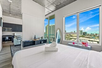 617 N 12th St in Tampa, FL - Foto de edificio - Building Photo