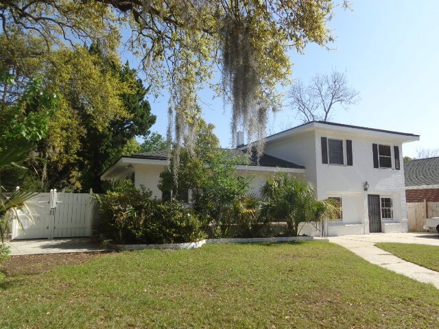 2 E 54th St in Savannah, GA - Building Photo