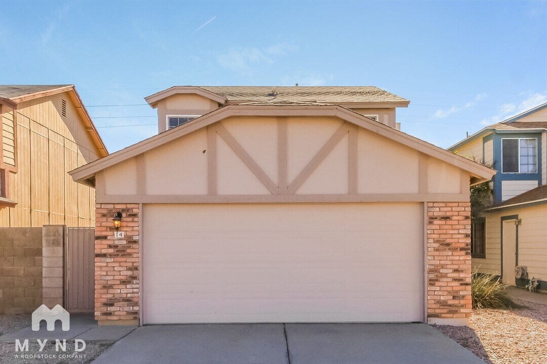 1915 S 39th St in Mesa, AZ - Building Photo