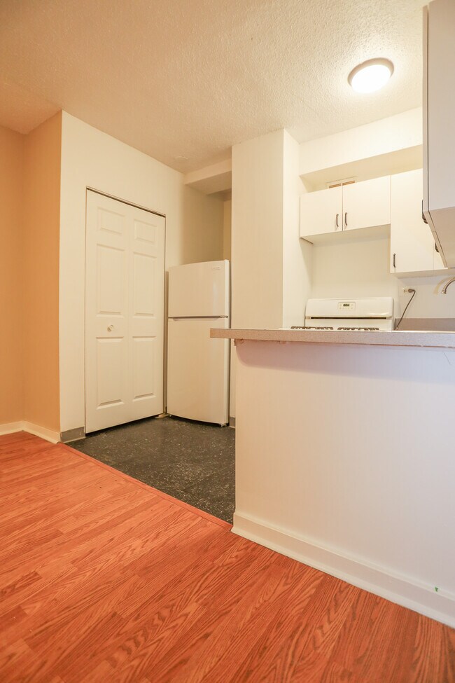 911 W Lawrence Ave, Unit #1202 in Chicago, IL - Building Photo - Building Photo