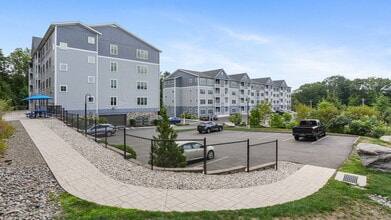 The Ridge at Sawmill in Shelton, CT - Foto de edificio - Building Photo