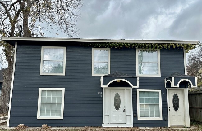 property at 808 Oakhurst St