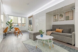 12607 Larchmere Blvd in Cleveland, OH - Foto de edificio - Building Photo