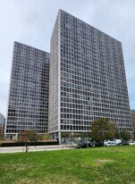 340 W Diversey Pkwy, Unit 2719 in Chicago, IL - Building Photo