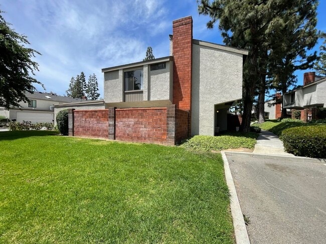 1629 Sherwood Village Cir in Placentia, CA - Building Photo - Building Photo