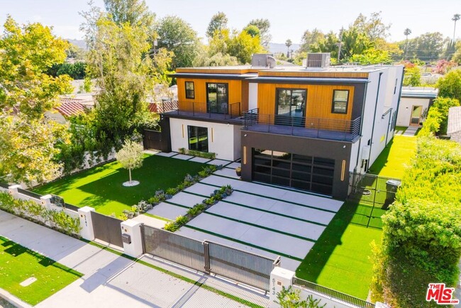 5141 Varna Ave in Los Angeles, CA - Building Photo - Building Photo