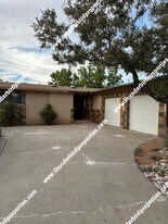 8817 James Ave NE in Albuquerque, NM - Building Photo