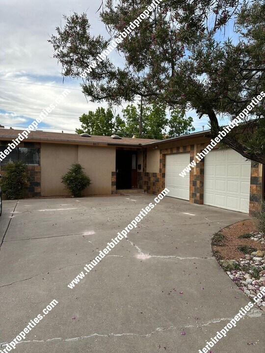 8817 James Ave NE in Albuquerque, NM - Building Photo