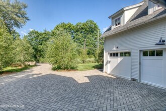 507 River Rd in Cos Cob, CT - Building Photo - Building Photo