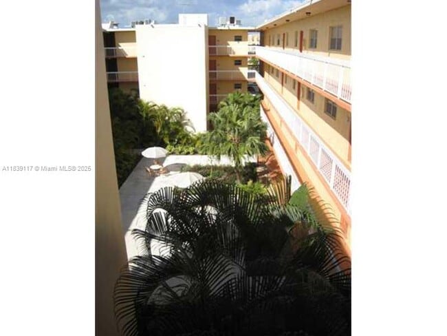 7865 Camino Real in Miami, FL - Building Photo - Building Photo