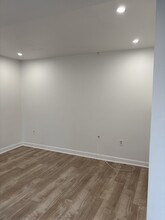 53 Pinewood Dr in Levittown, PA - Building Photo - Building Photo