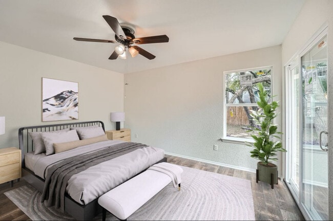 12408 Coronet St in Austin, TX - Foto de edificio - Building Photo