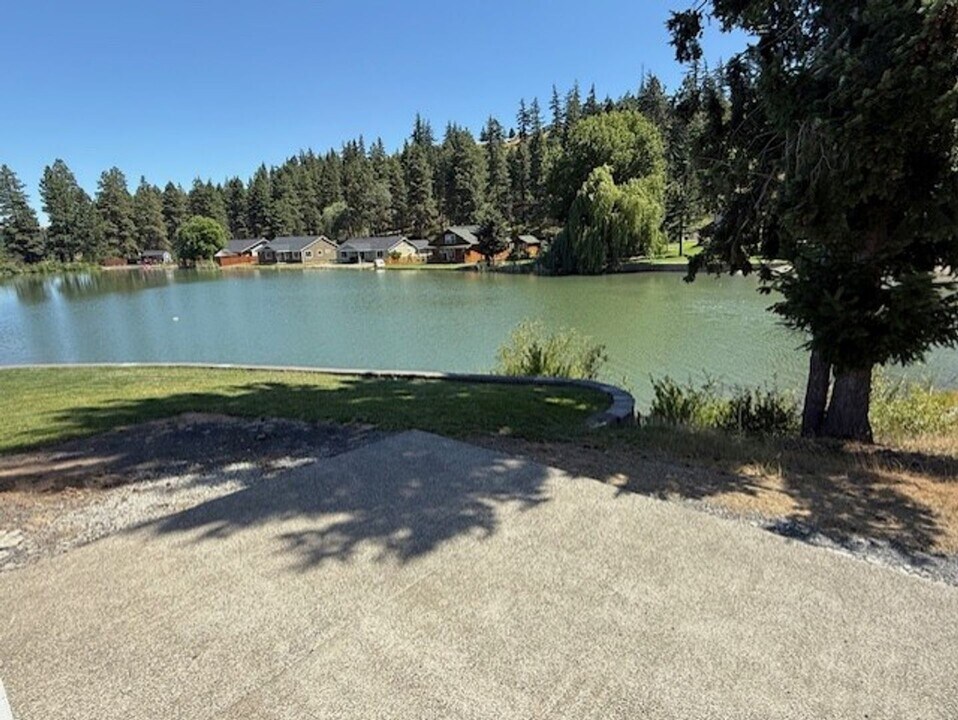 1200 Twin Lakes Rd in Cle Elum, WA - Building Photo