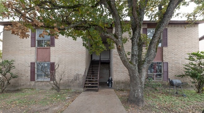 property at 2708 Evergreen Cir