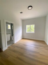 2121 NW 45th St, Unit b in Miami, FL - Building Photo - Building Photo