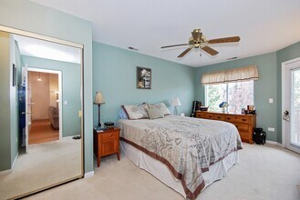 385 Sandhurst Cir in Glen Ellyn, IL - Building Photo - Building Photo