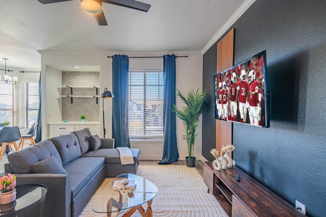 7455 N 95th Ave in Glendale, AZ - Foto de edificio