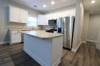 383 E Woodland Dr in Walhalla, SC - Building Photo - Building Photo