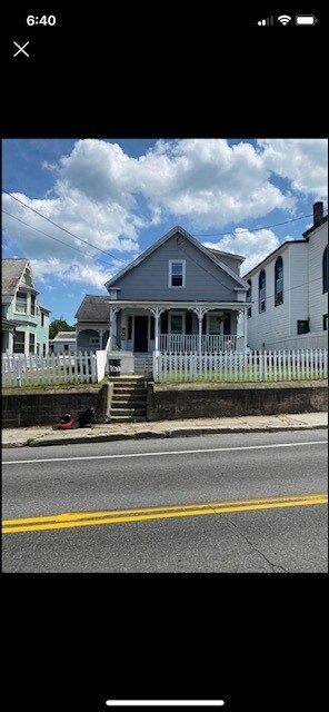 24 Canal St, Unit 1-downstairs in Brattleboro, VT - Foto de edificio