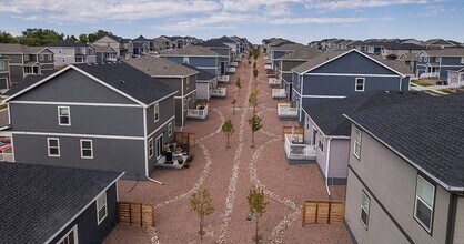 Pikes Peak Heights in Colorado Springs, CO - Foto de edificio - Building Photo