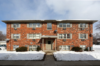 Eagleton Apartments in Palatine, IL - Building Photo - Building Photo