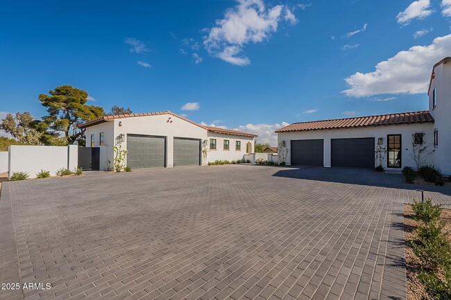 6021 N 64th Pl in Paradise Valley, AZ - Building Photo - Building Photo