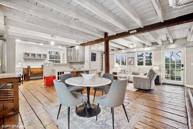 2404 Ridge Ave in Evanston, IL - Building Photo - Building Photo