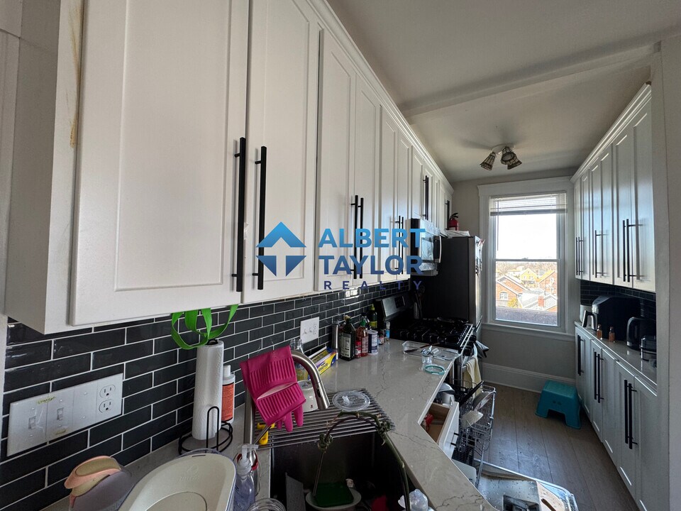 33 Shannon St, Unit 3 in Boston, MA - Building Photo